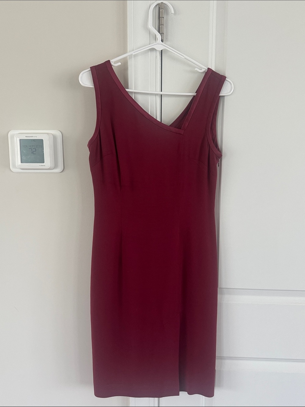 Nicole Miller Sleeveless V-Neck Wine Red Sheath Dress